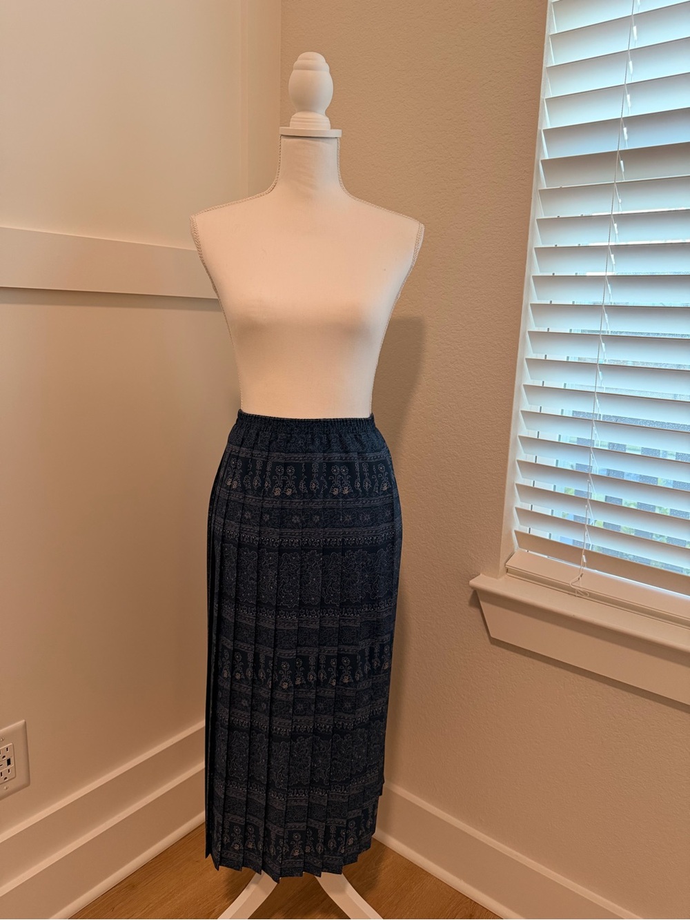 💙 Vintage Leslie Fay Pleated Midi Skirt – Size 14